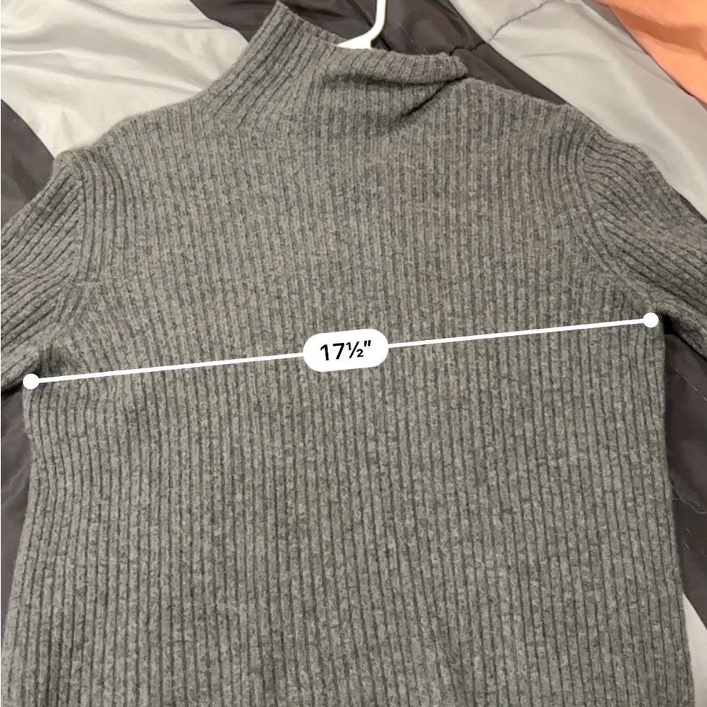 Gray Ribbed Turtleneck Sweater - Picture 4 of 5